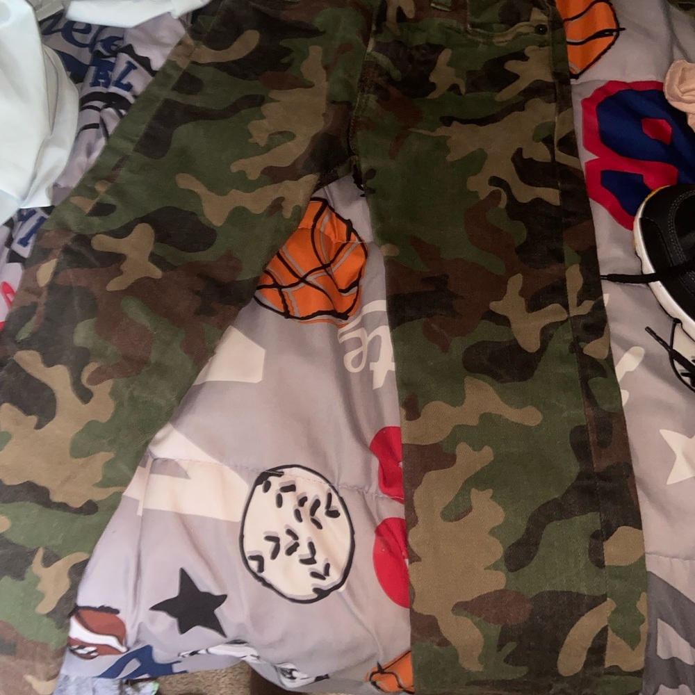 Camouflage jeans